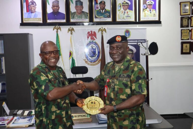 THE GOC 81 DIVISION PAYS A COURTESY VISIT TO HQ NAVDOC