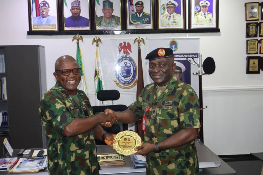 THE GOC 81 DIVISION PAYS A COURTESY VISIT TO HQ NAVDOC